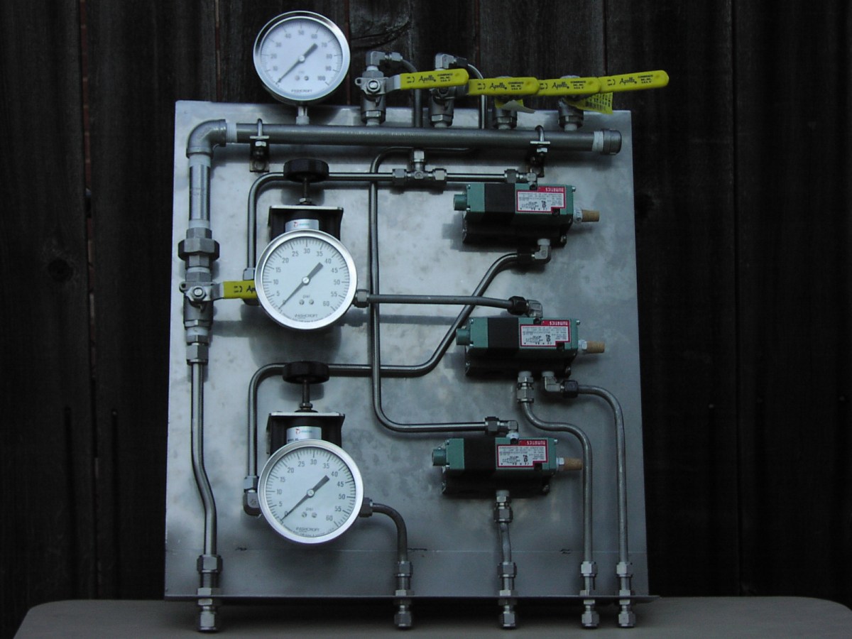 Domtar's Air Pressure Gauges and Valves